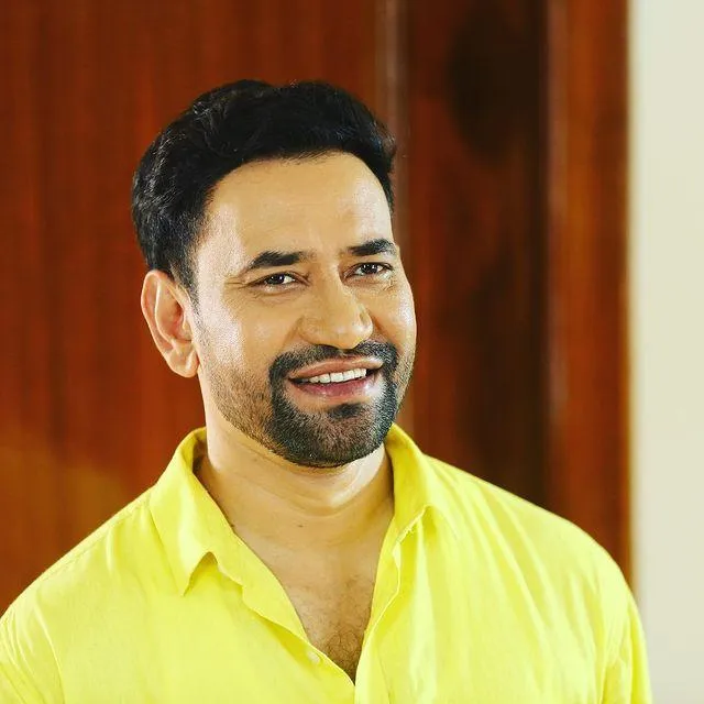 Dinesh Lal Yadav Nirahua Biography: Age, Career & Family